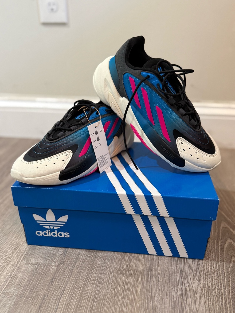 Brand New Authentic Originals Women ADIDAS OZELIA